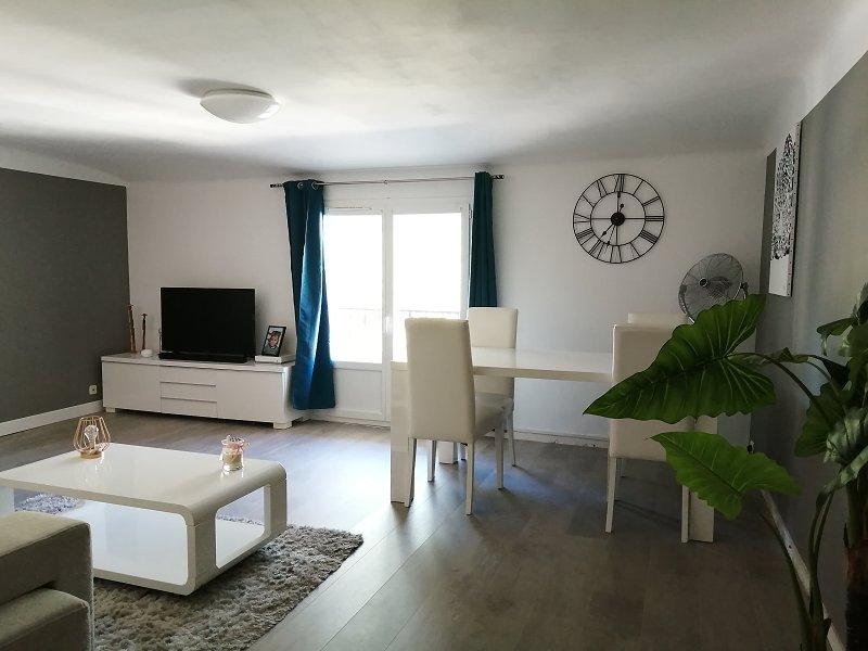 Appartement - CUGES LES PINS