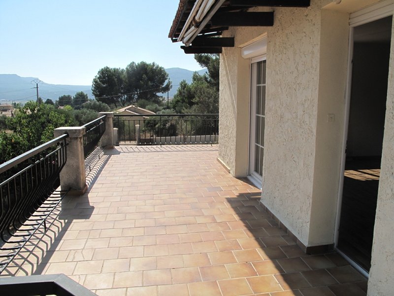 Appartement - CUGES LES PINS