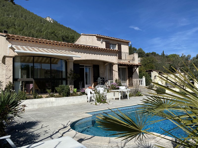 Maison-Villa - CUGES LES PINS